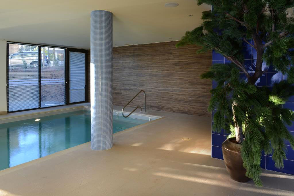 iYpzLE_2280_residence_seniors_domitys_frejus_piscine